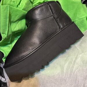 Women’s Black boots